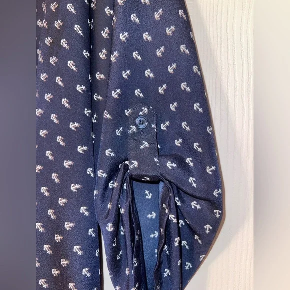 Women’s large Old Navy Blue top w/ small white anchors.3/4 convertible sleeves - Picture 4 of 9